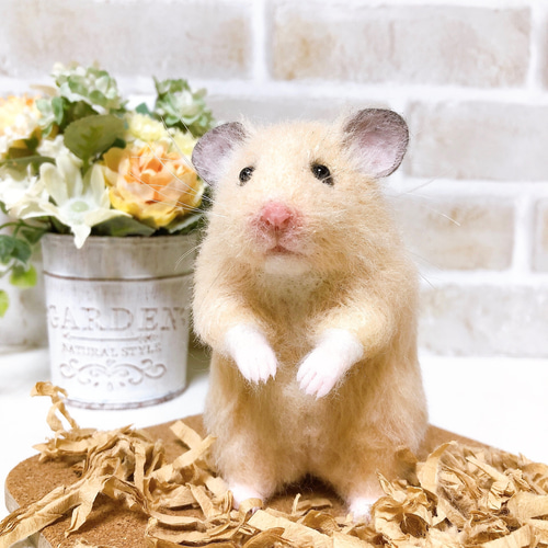 10.5cm 立ち姿 キンクマハムスター *羊毛フェルト* 羊毛フェルト