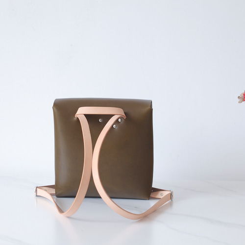 牛革手作りリュックサックレザーバックパック リュック・バックパック