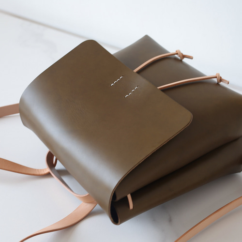 牛革手作りリュックサックレザーバックパック リュック・バックパック