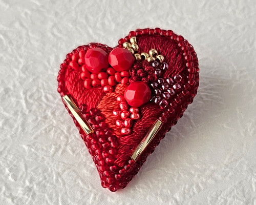 ビーズ刺繍のハートピアス: WataLife