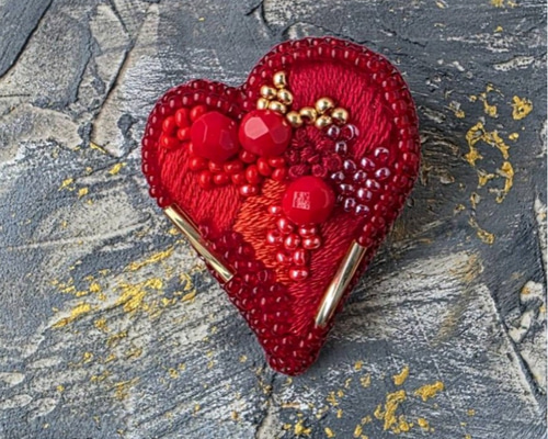 【ペパーミントヨーゼフ】オートクチュールビーズ刺繍　赤ハートピアス&PIN ペパーミントヨーゼフ】オートクチュールビーズ刺繍 赤ハートピアス