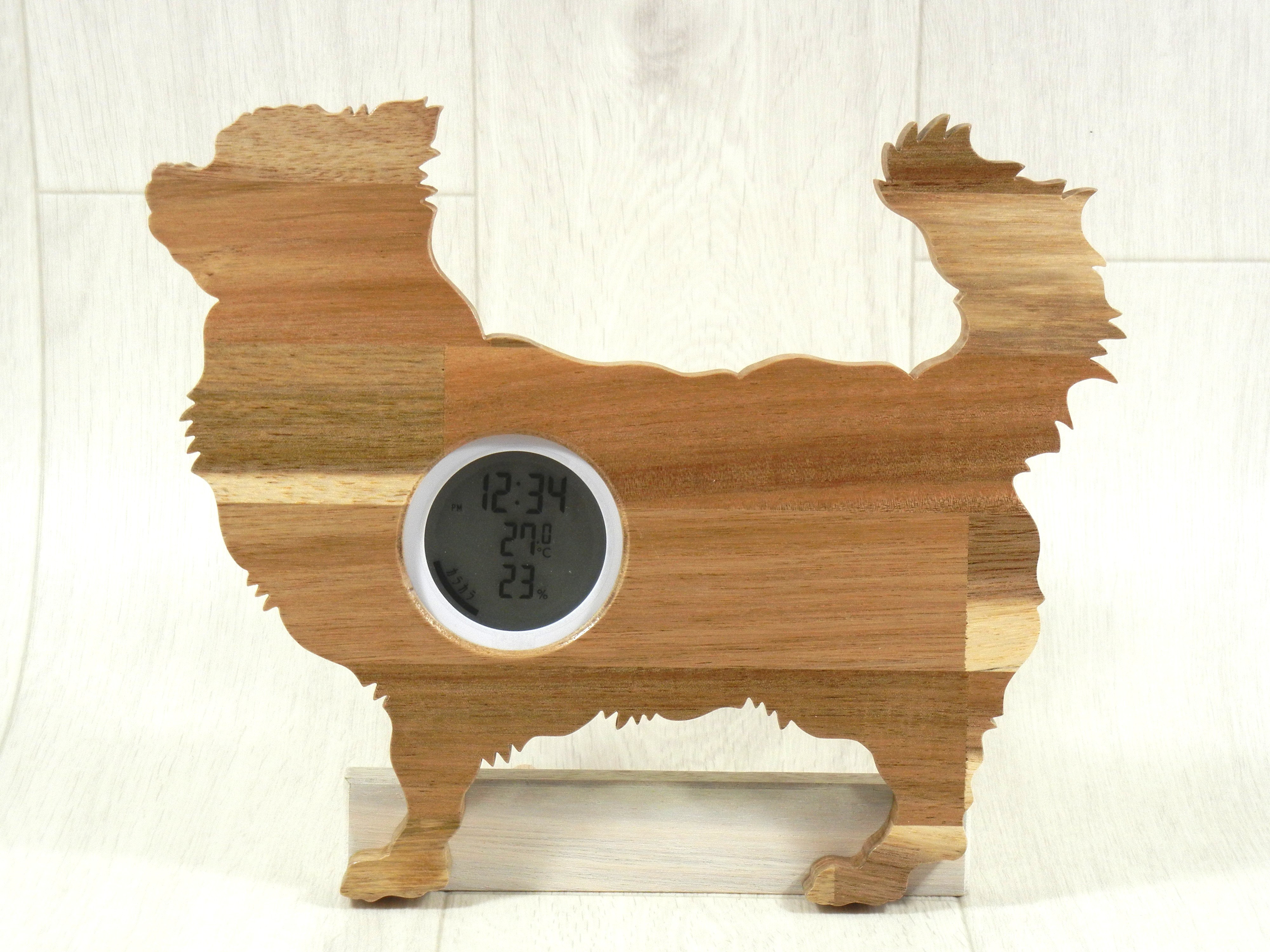 デジタル温・湿度計（時計付）チワワ（ロングコート）【木製（アカシア集成材）】（置き・掛け兼用）