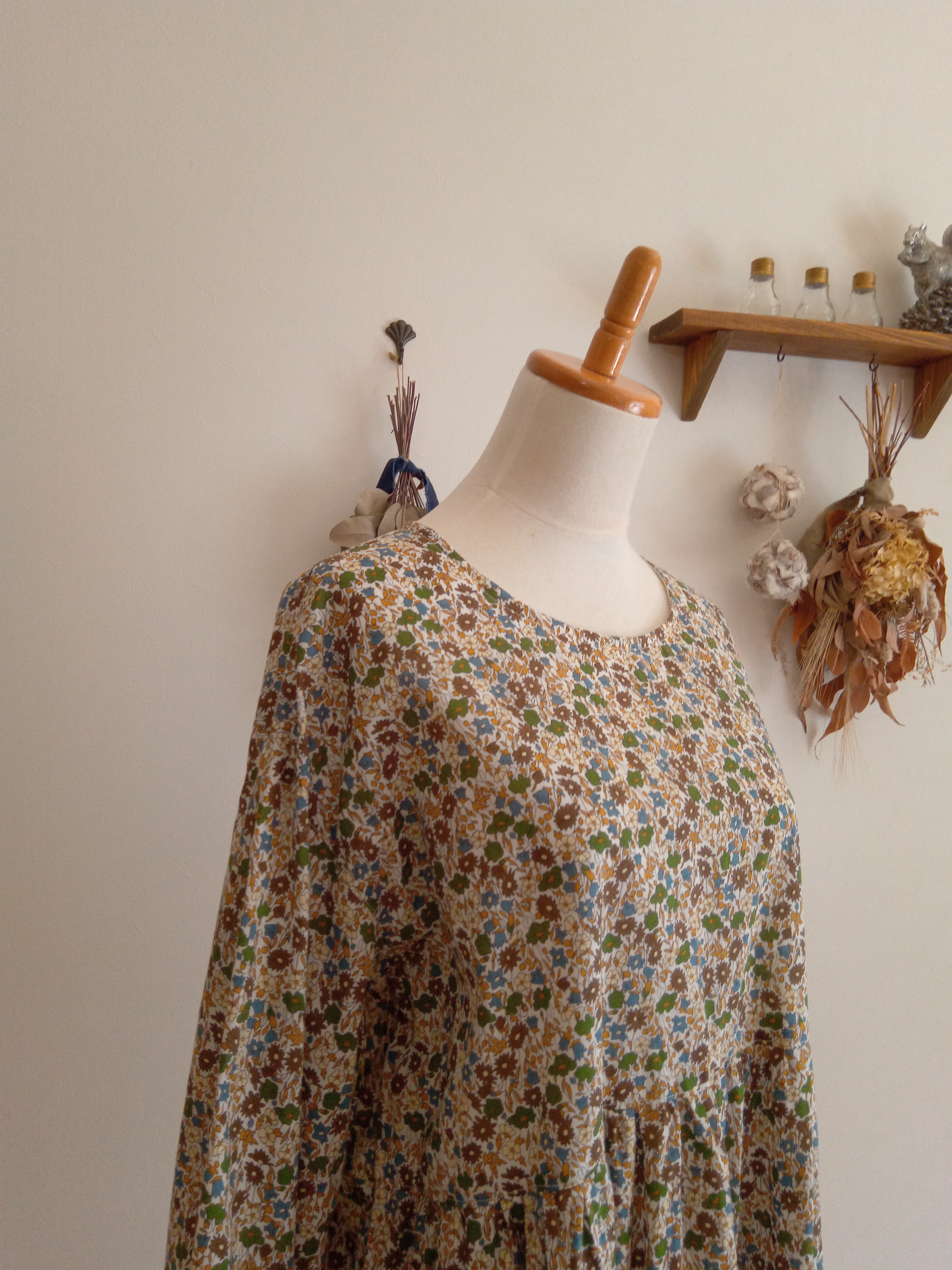 ローン花柄ワンピースオリーブカーキ