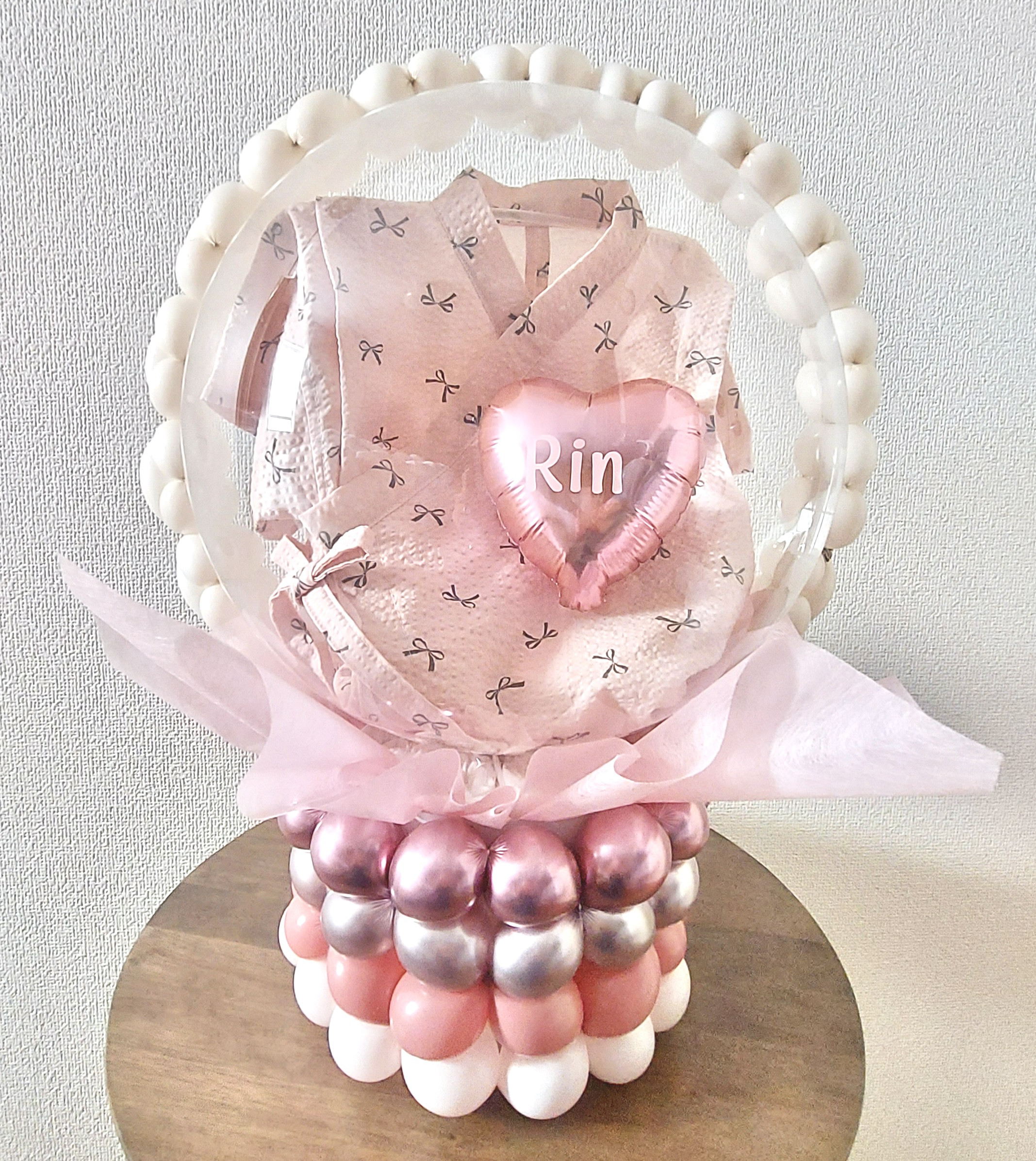 透明バルーン入り手作り甚平ロンパース＆おむつケーキのセット　ピンクリボン柄　女の子用　オンリーワンの出産祝い