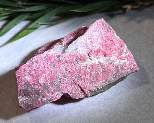 チューライト ピンク 翡翠 原石 桃簾石 ラフストーン 天然石 東洋