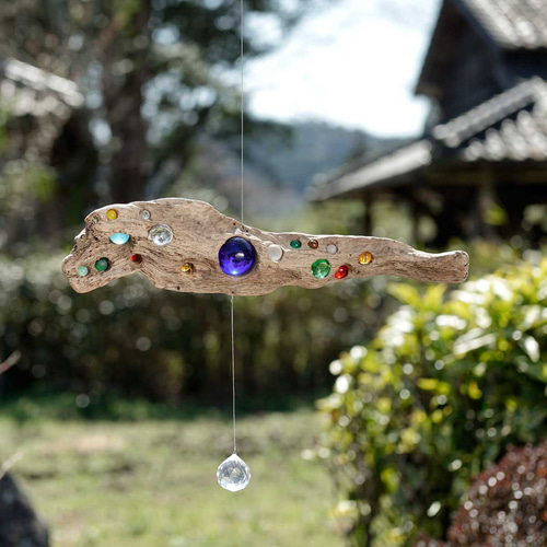 お部屋の中に太陽を 流木とサンキャッチャー&モビール 窓の装飾 ガラス