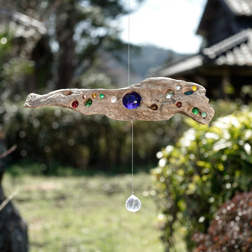 お部屋の中に太陽を 流木とサンキャッチャー&モビール 窓の装飾 ガラス