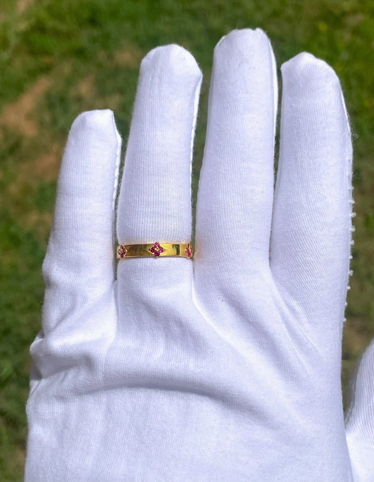 925シルバー/美しい花をテーマにした天然ルビーのエタニティリング