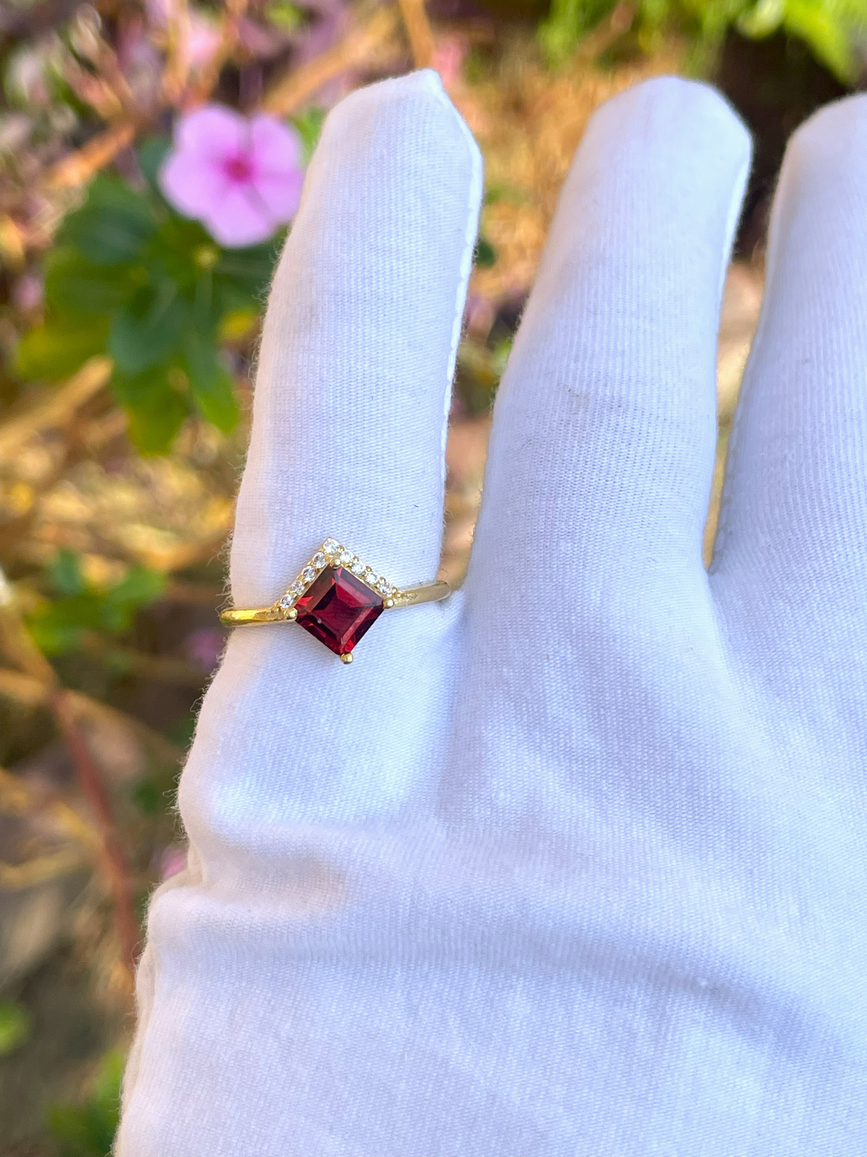 925シルバー/天然高品質ガーネットとホワイトダイヤモンドのエンゲージリング