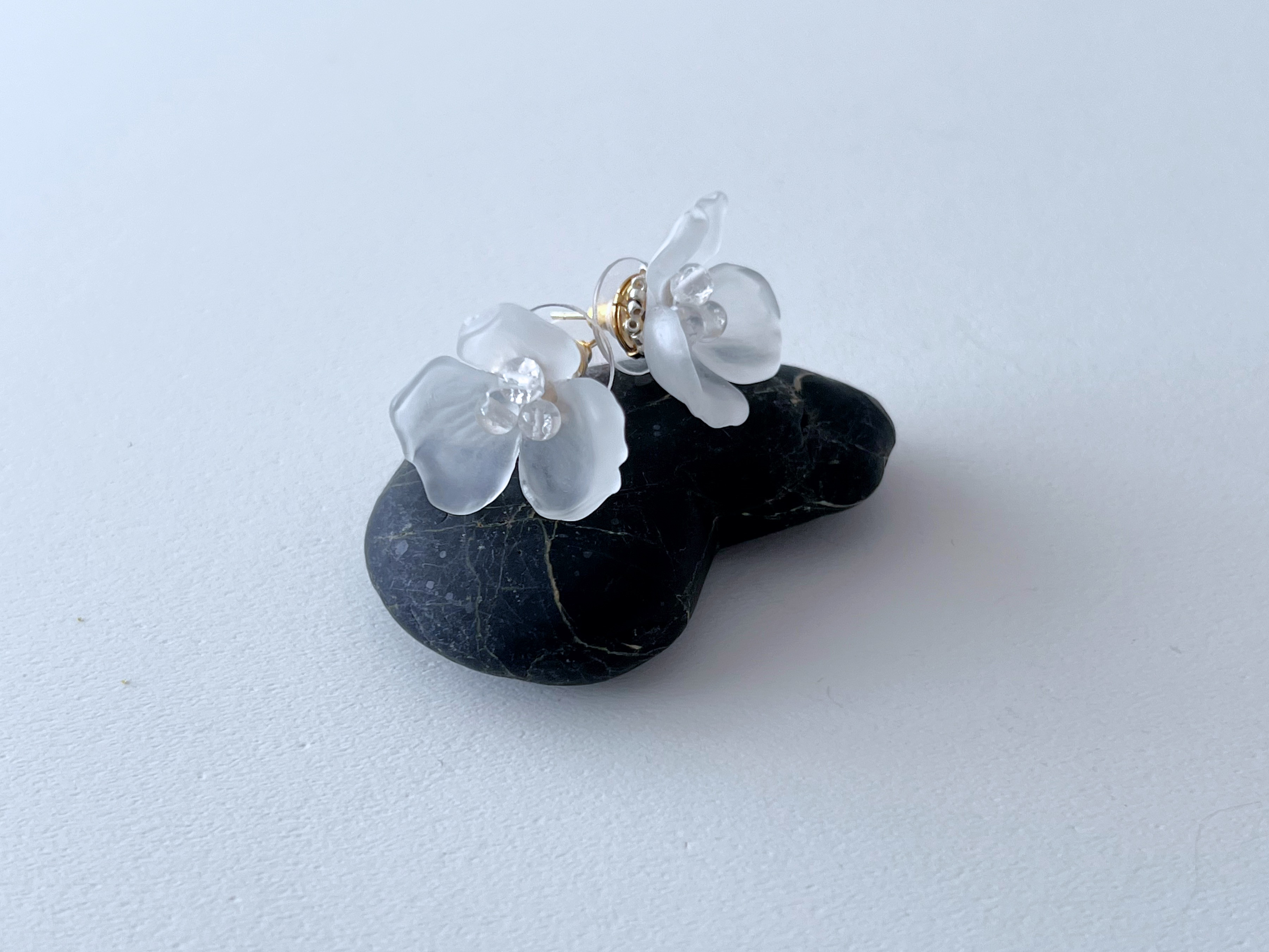 【 claire 】フロストフラワーの耳飾り/ピアス/イヤリング/ボタニカル/ヴィンテージ/お花/クリア/お呼ばれ