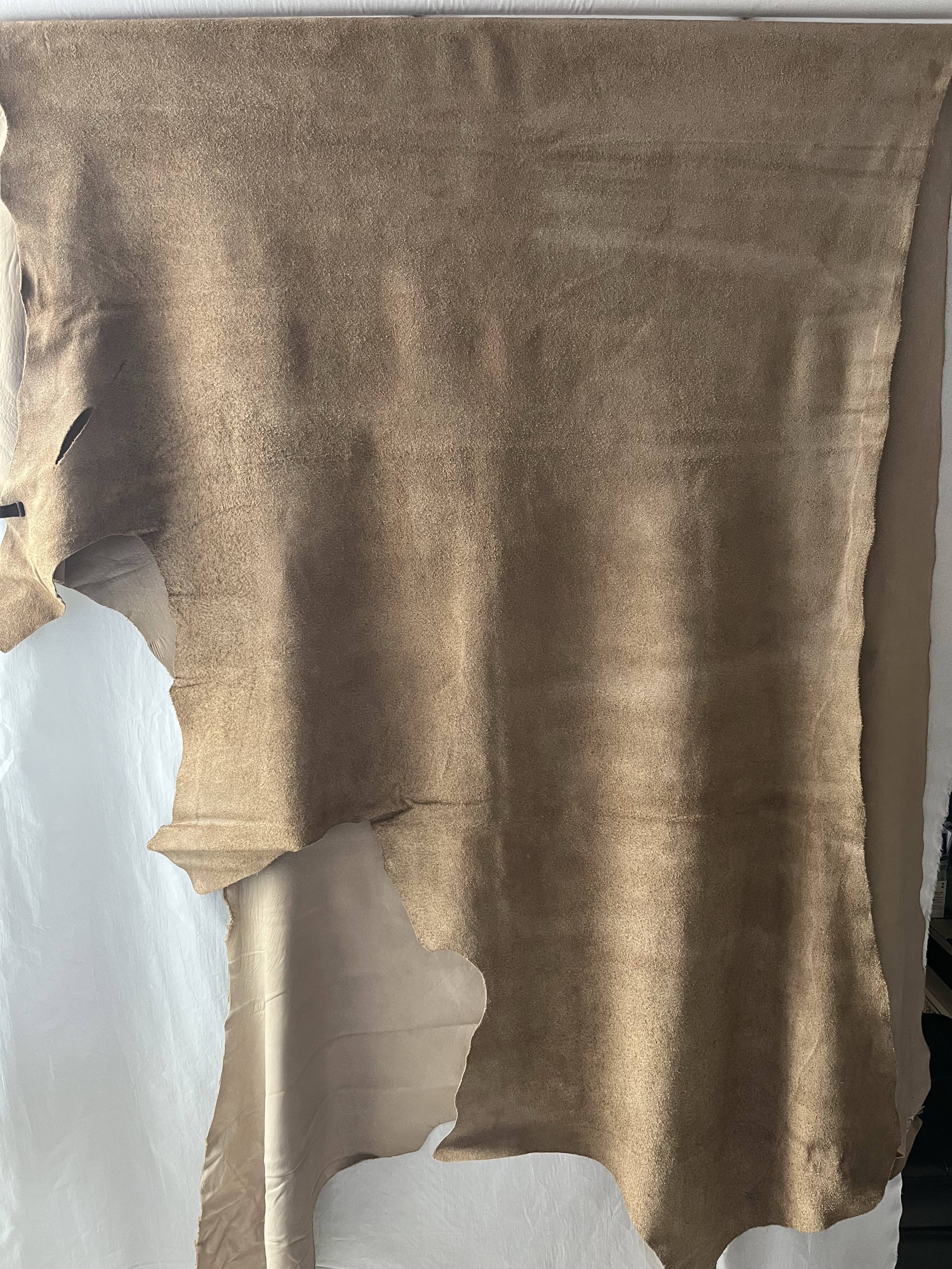 ⑥一枚革　牛　スエード　カーキベージュ　本革　素材レザー　leather