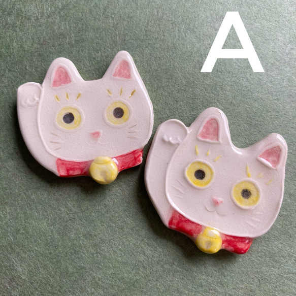 招き猫のブローチ(陶器) 3枚目の画像