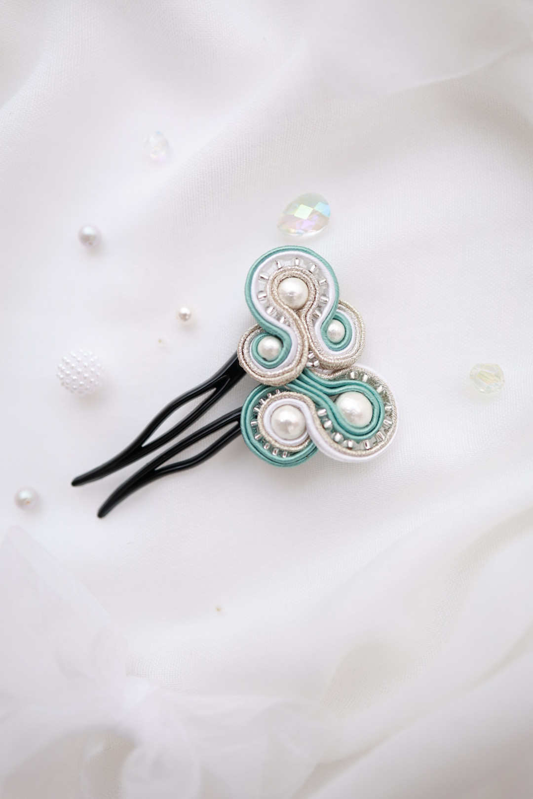 【かんざし】(再出品)コットンパールとビーズの装飾で爽やかな風をまとう「水羽」