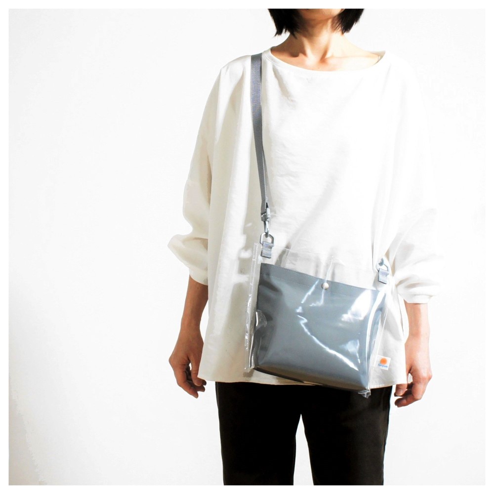 ”人気バッグ2点セット” PVCのスクエアサコッシュ（グレー）と帆布のペーパーバッグトート（ペールグリーン）《受注制作》