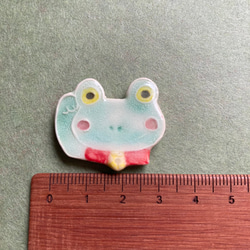 招きカエルのブローチ(陶器) 8枚目の画像