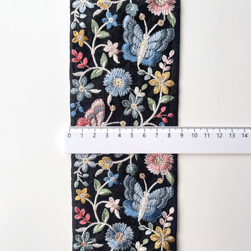 711 【 幅：8.5cm 】 インド刺繍リボン ブラック 布地 ピンク ブルー