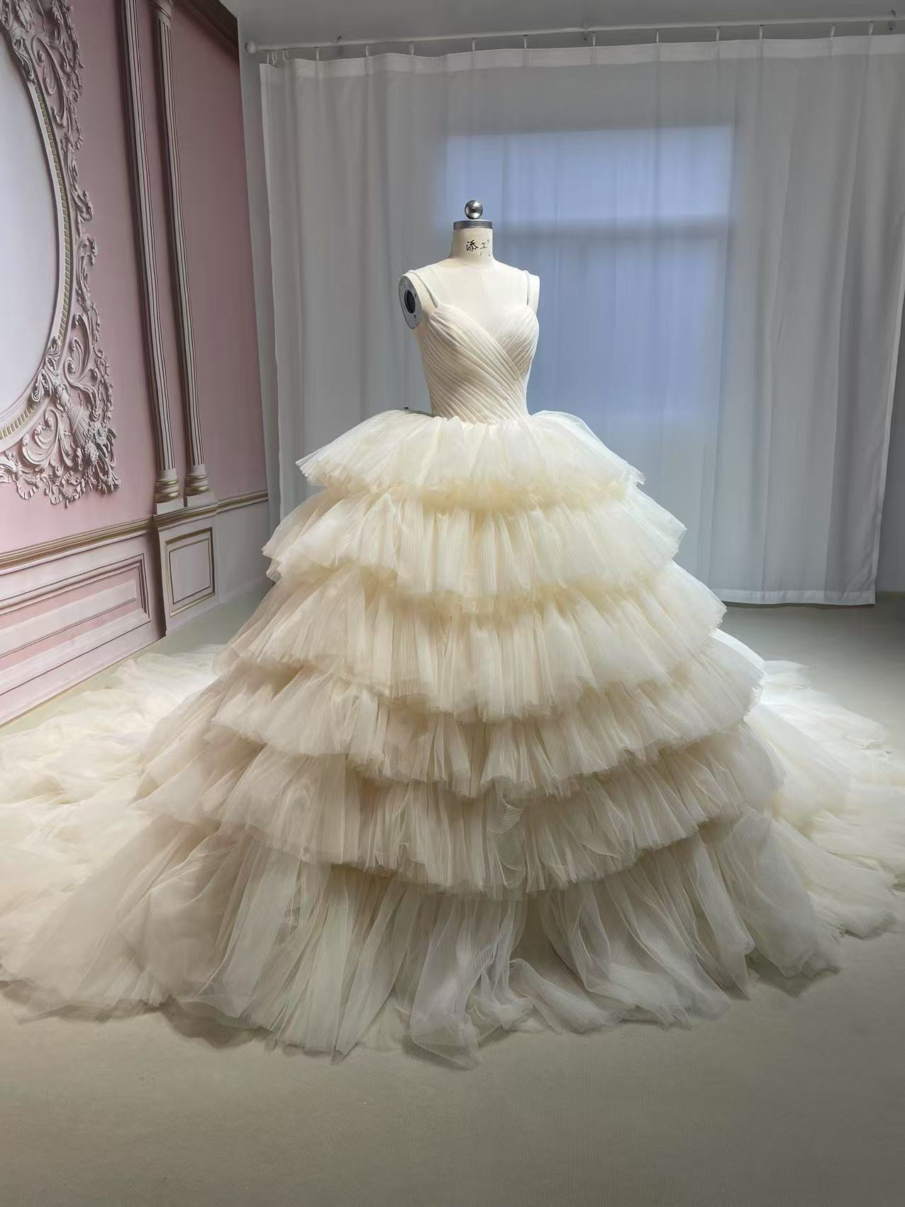 憧れのドレス　アイボリー　カラー変更可能ふんわりチュール　ハートカットドレス編み上げ　多層チュール　ボリューム　編み上げ