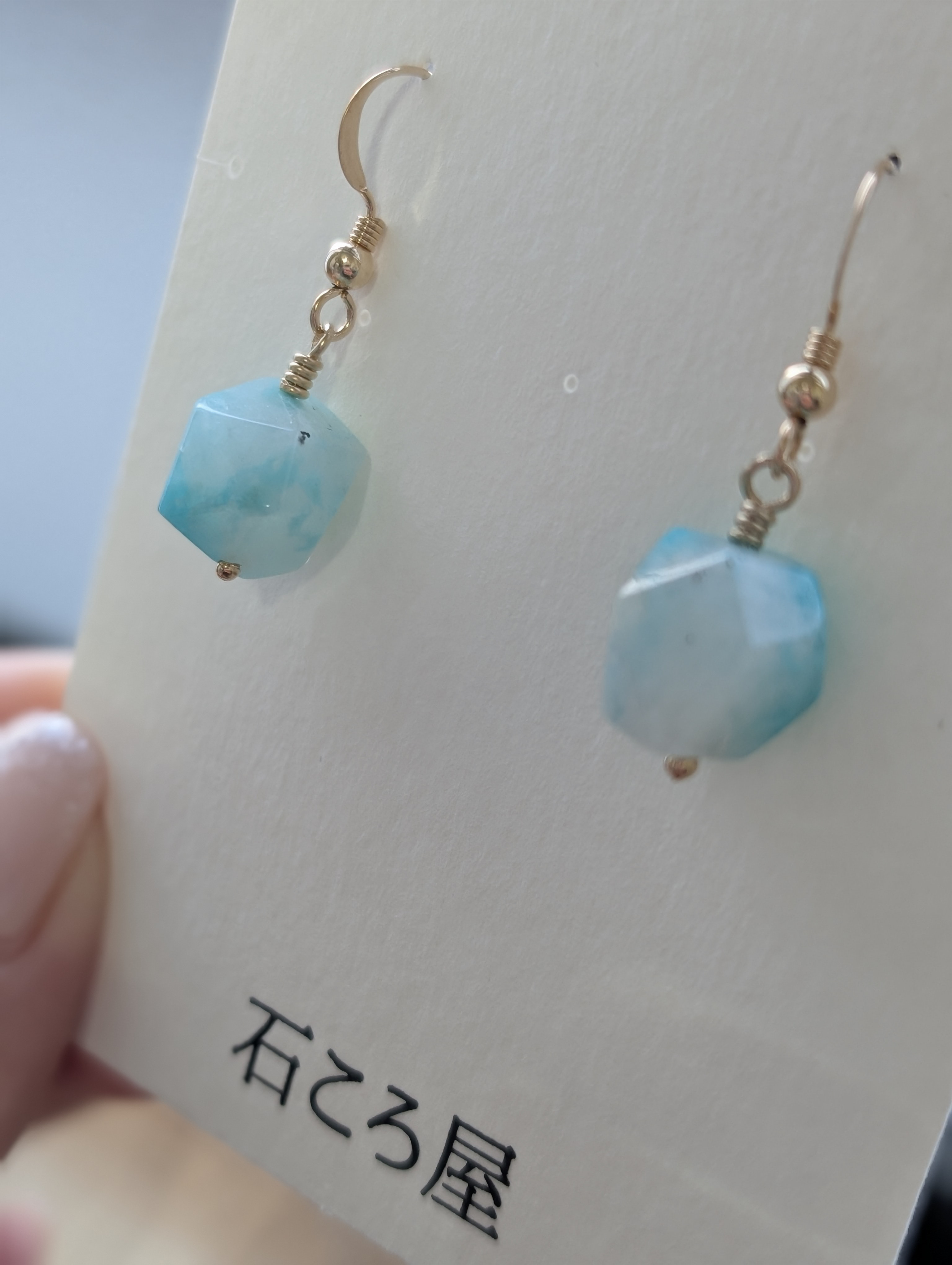 そよ風にとけこむ一粒ピアス ～アマゾナイト～