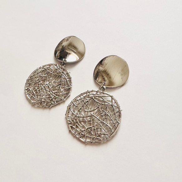 【送料無料】透かしシルバー ピアス イヤリング 2枚目の画像