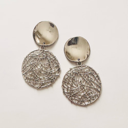 【送料無料】透かしシルバー ピアス イヤリング 1枚目の画像