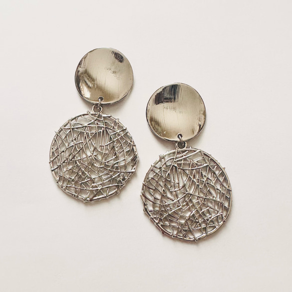 【送料無料】透かしシルバー ピアス イヤリング 1枚目の画像