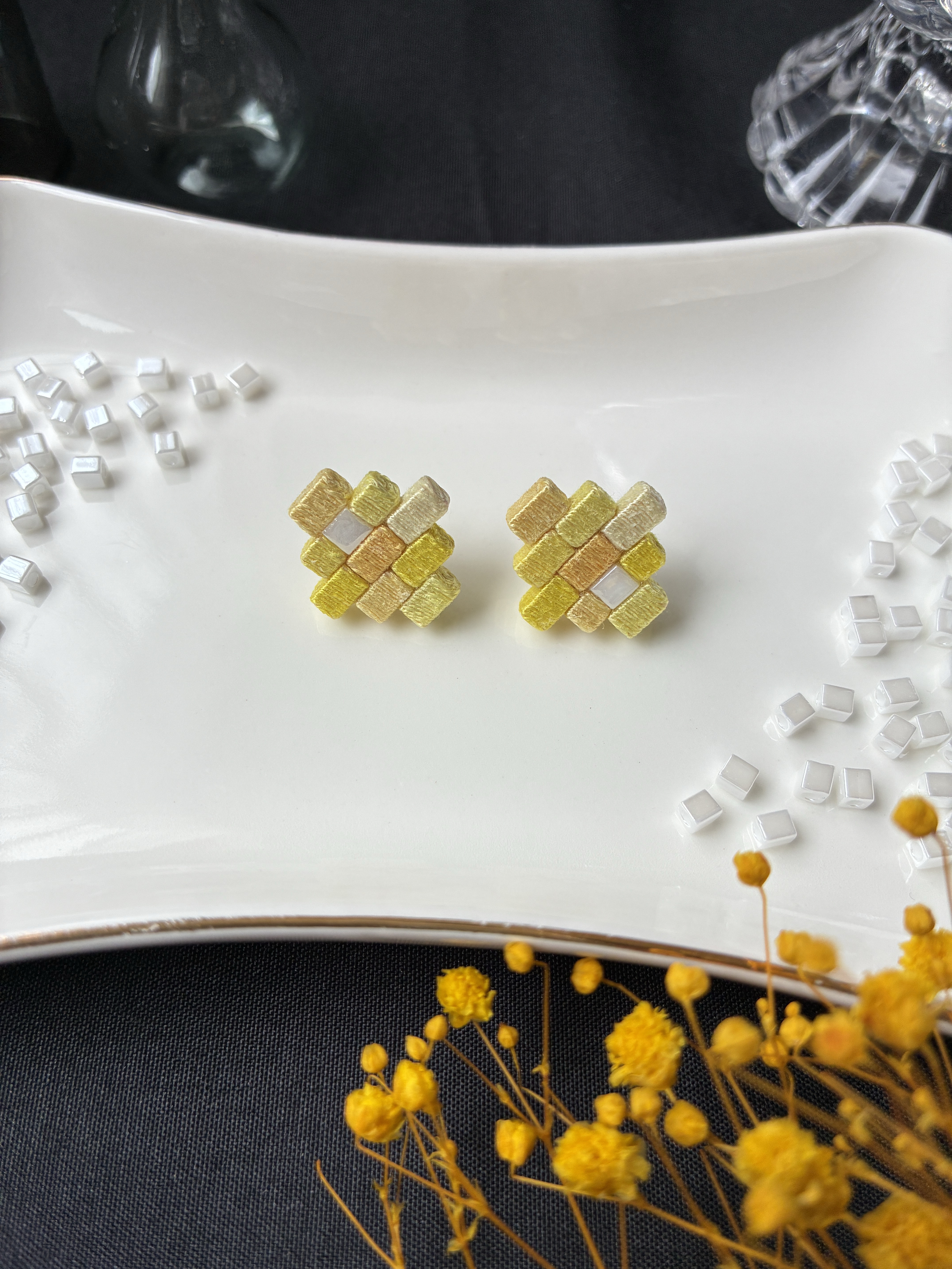 【春】黄　橙　黄色の花色　ジグザグピアス/イヤリング