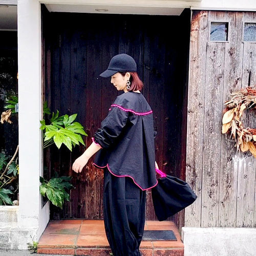 □BLACK・ネオンPINK/『I am』という名の黒シャツ✕蛍光色(ピンク