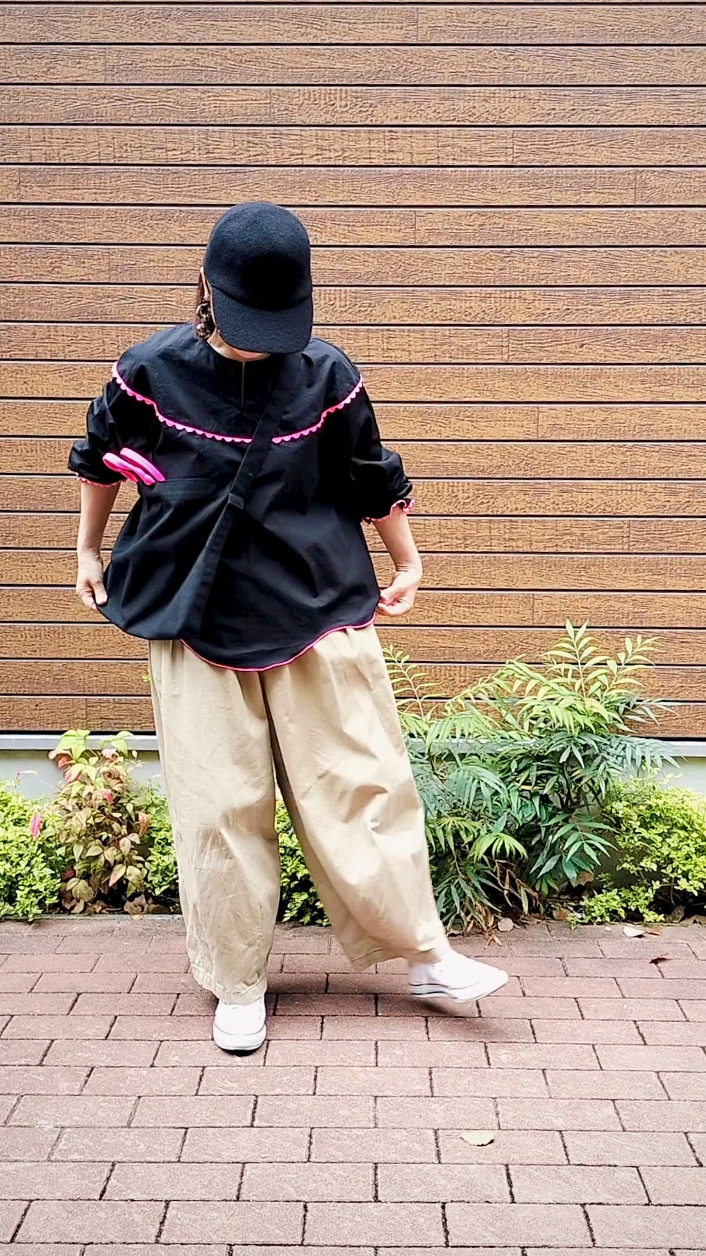 【SALE・2/19～】■BLACK・ネオンPINK/『Ｉ am...』という名の黒シャツ✕蛍光色(ピンク)