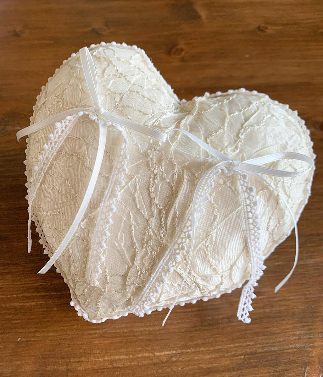 リングピロー 完成品 ハート型 ウエディング ブライダル 花嫁 結婚式 ファーストピロー かわいい [X1553]