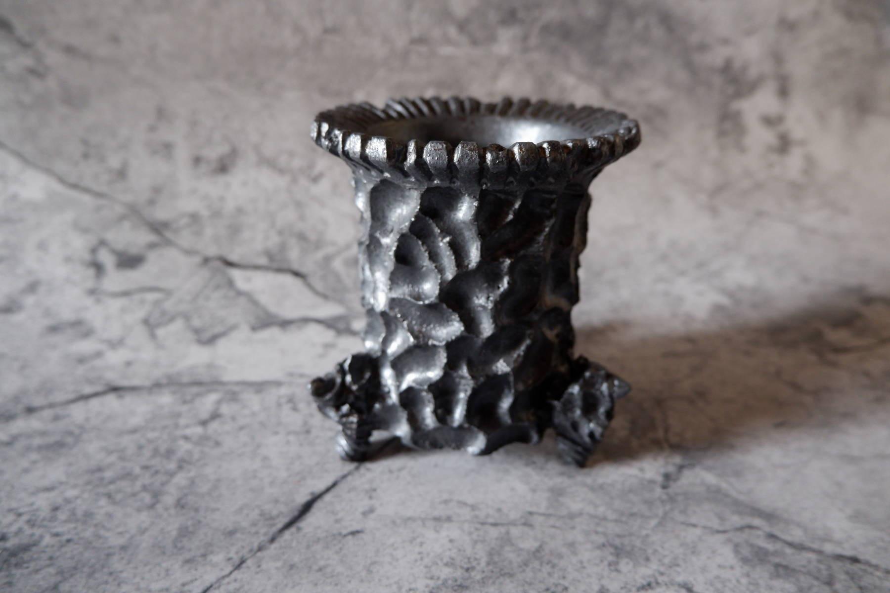 3号鉄砂黒三脚深鉢032　万年青　塊根植物　多肉植物　盆栽　植木鉢　作家鉢　鉢皿　沖縄