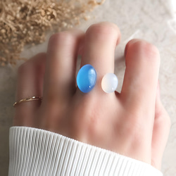 濃淡ブルー！天然石カルセドニーのフォークリング　紫陽花色　金アレ対応 2枚目の画像