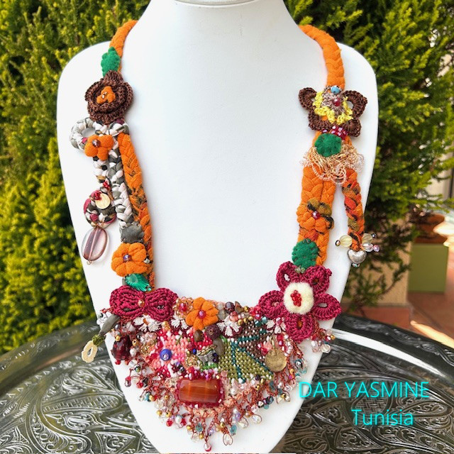 トルコ伝統工芸　oya刺繍　ロングネックレス　「陽気にサンバ」　ネックレス109