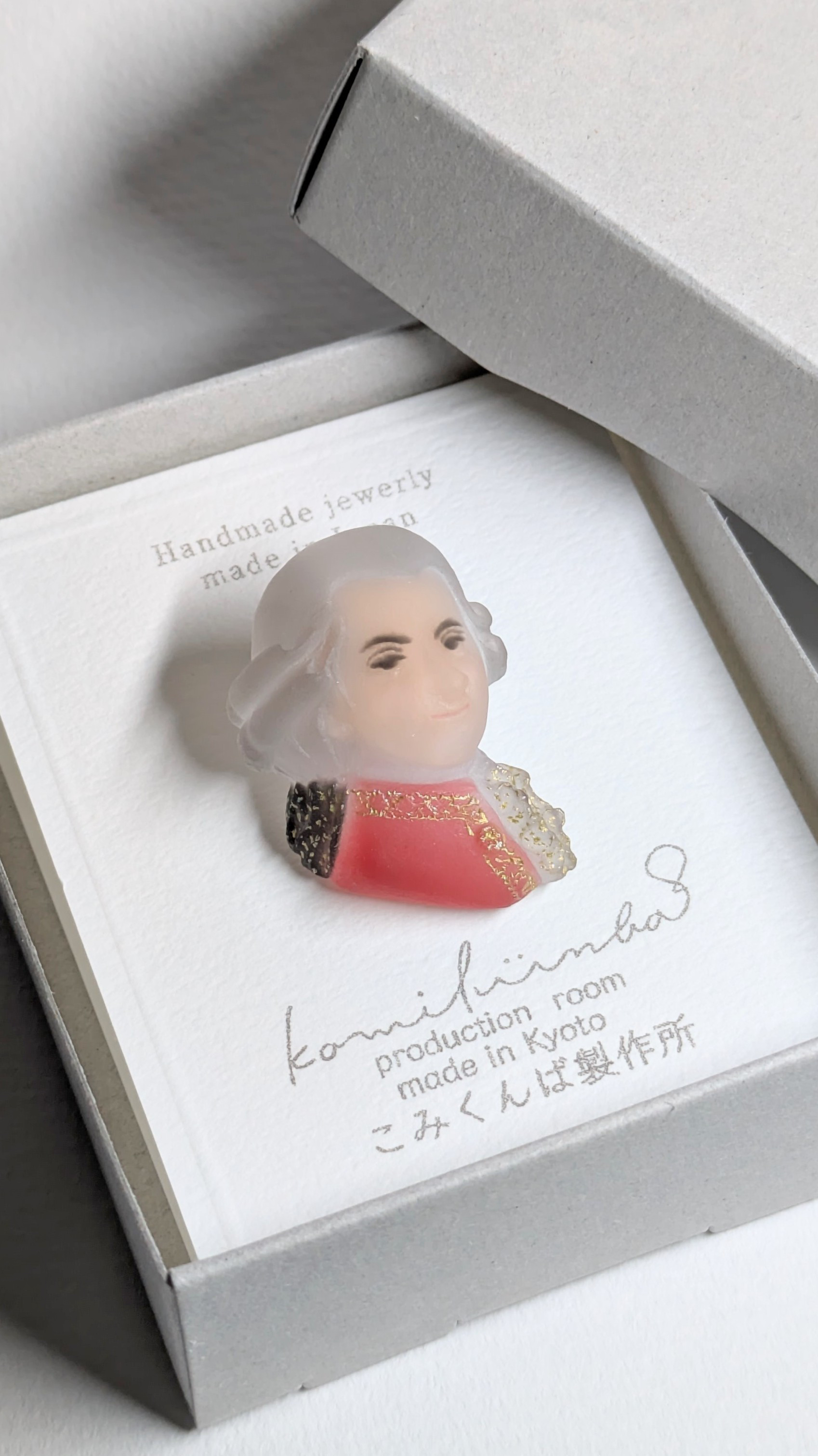 モーツァルトさんのピンバッジ／アクセサリー