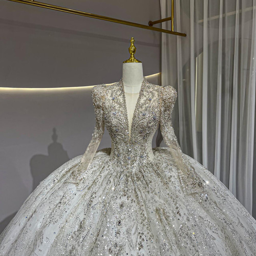 真っ白が際立つ美しいドレスです 清楚で華やか1度着用キラキラ カチューシャ付き chanelCHA0818.jpg