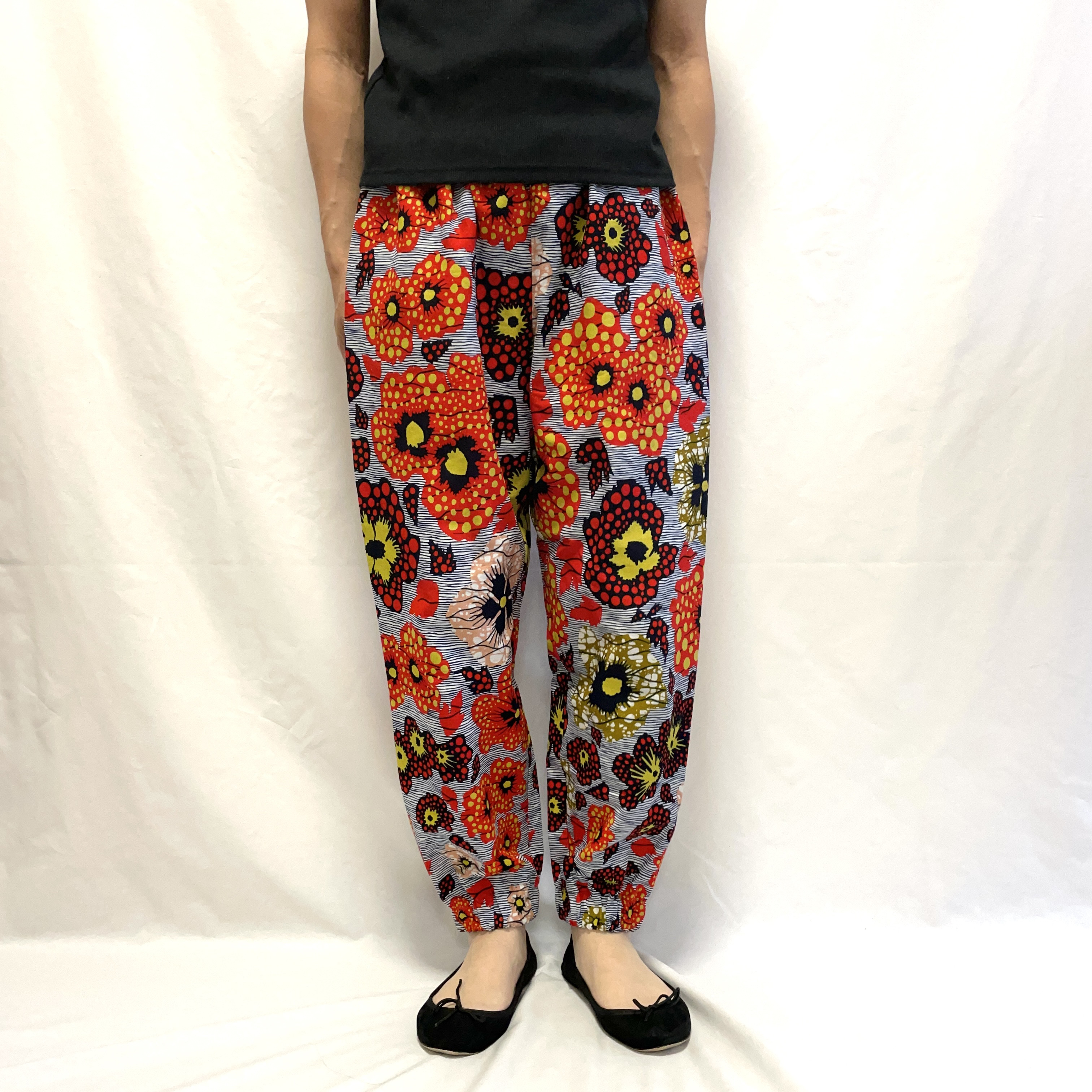 ガーリーなジョガーパンツ(ドットのお花)