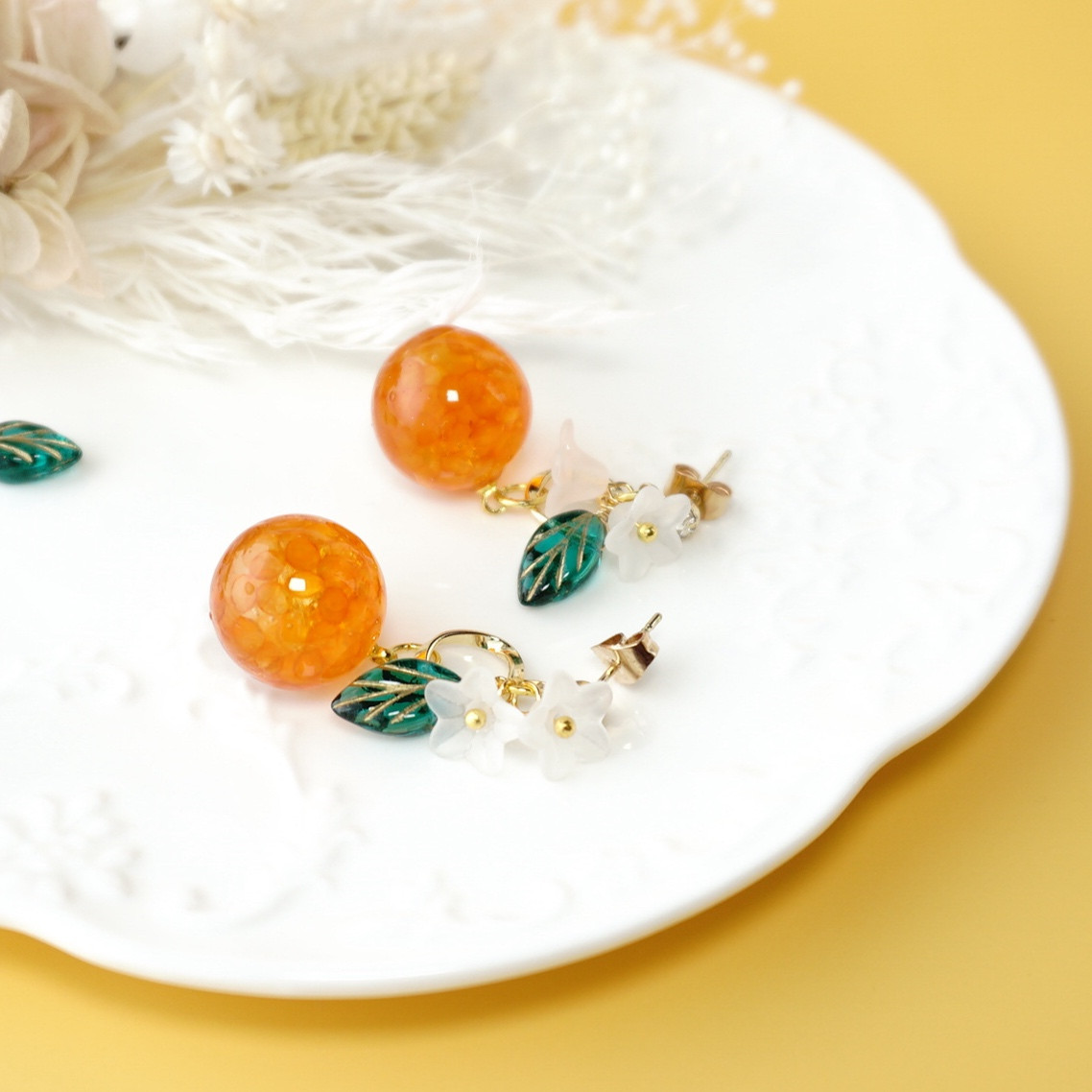 No.1499-E　細長オーロラ☆星☆レジン☆ピアス・イヤリング(オレンジY)