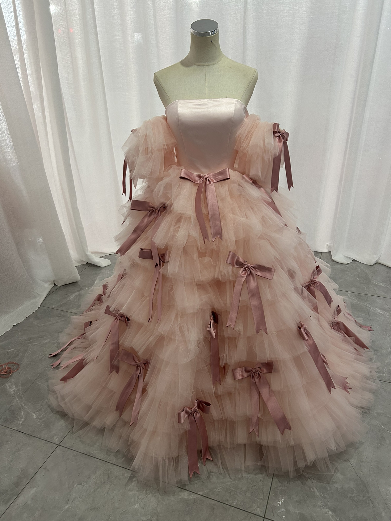 【値下げしました！】くすみピンク ボリューム チュール ティアードドレス ティアードドレス ボリューム チュール 【値下げしました！】くすみピンク