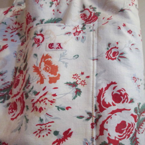 花文字イニシャル刺繍のアンティークドイツグレインサックリネン赤黒