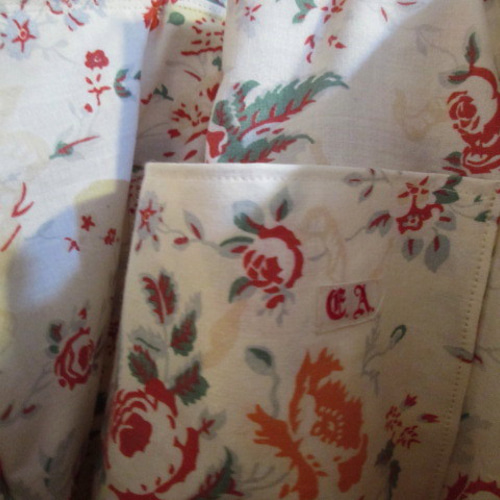 花文字イニシャル刺繍のアンティークドイツグレインサックリネン赤黒