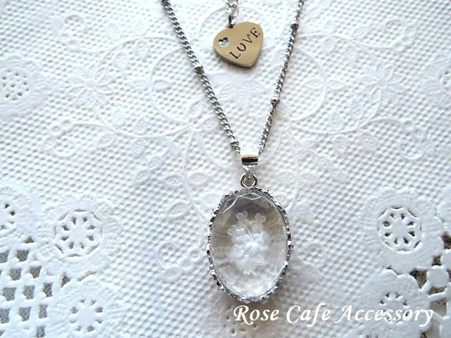 （513）超レアアイテム✨ドイツ製インタリオ✨小さなすみれのペンダント/violet flower 。・。・(^^♪