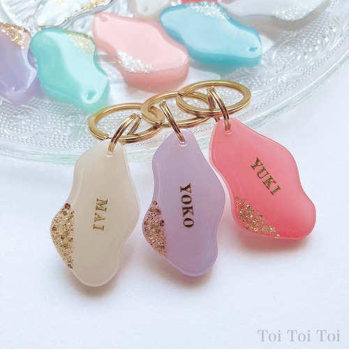 ミルキーカラーとグリッターが大人可愛い♡なみなみレジンチャーム【名