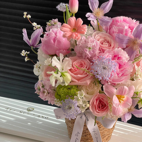 母の日ギフト2025 ピンクと紫の優雅な花束 - 感謝を込めたフラワー