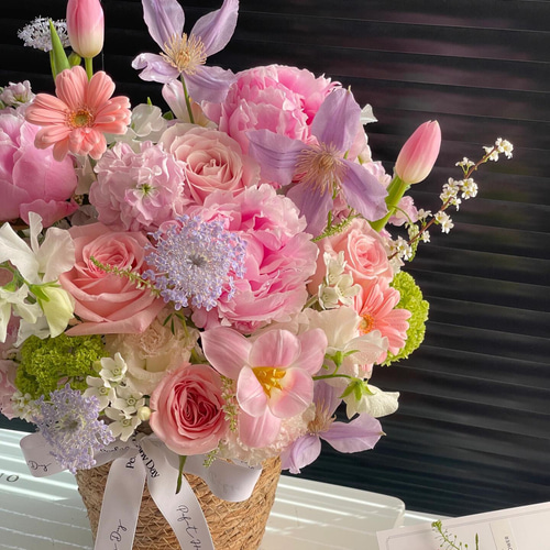 母の日ギフト2025 ピンクと紫の優雅な花束 - 感謝を込めたフラワー