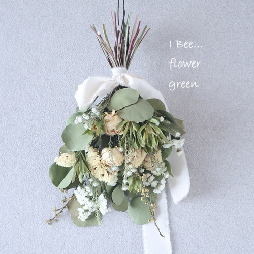 ホワイト×グリーンのドライフラワースワッグ ドライフラワー I