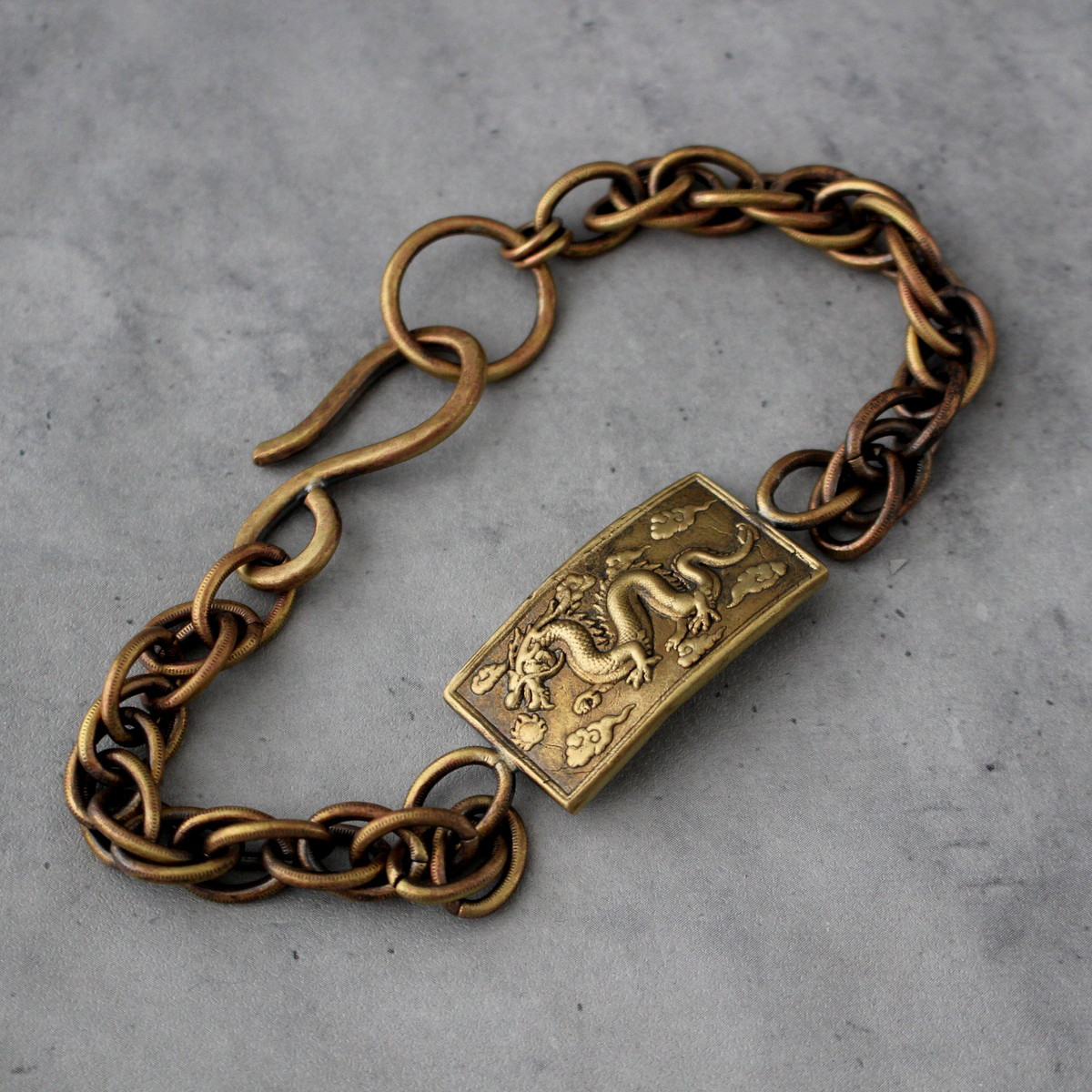 天翔ける龍の真鍮のブレスレット｜真鍮｜古着｜ドラゴン｜IDブレスレット｜ストリート｜一点物｜メンズ｜カジュアル