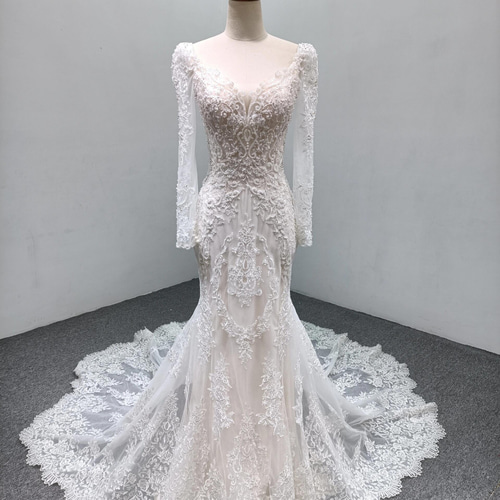 新作 上品なウェディングドレス フランスレース 長袖 背中空き タイト