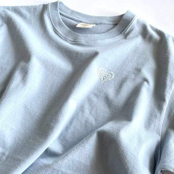 【夏限定8/31まで】爽やかブルーのハートTシャツ／オーガニックコットンTシャツ（受注生産） 2枚目の画像