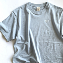 【夏限定8/31まで】爽やかブルーのハートTシャツ／オーガニックコットンTシャツ（受注生産） 10枚目の画像