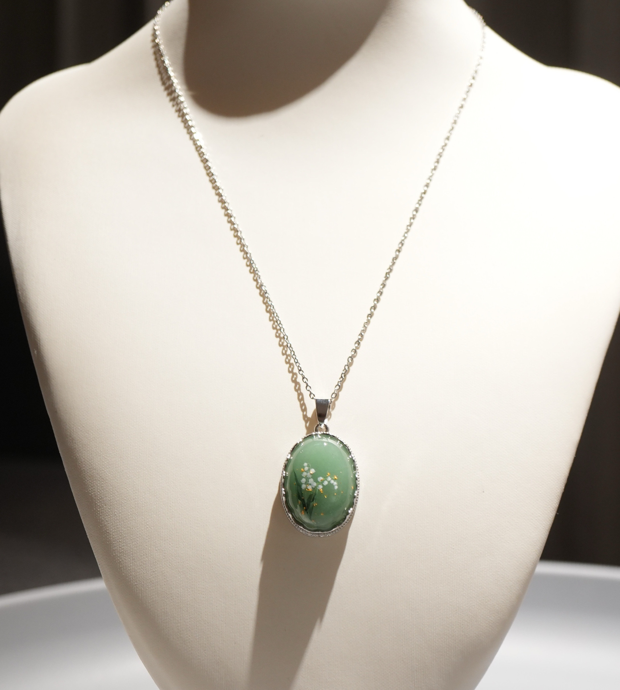 天然石グリーンアベンチュリンと鈴蘭のネックレス  24k ペンダント