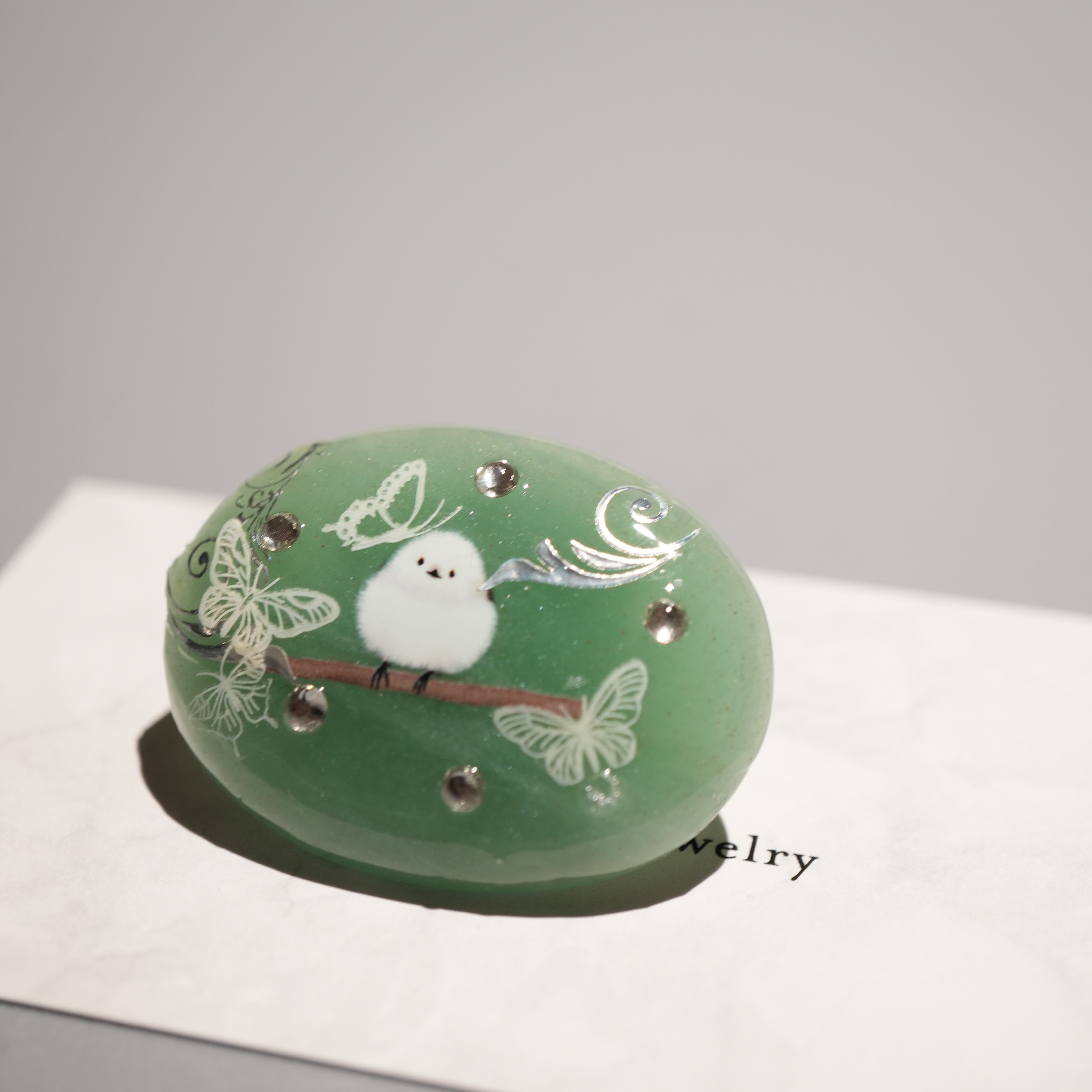 大きめ 天然グリーンアベンチュリンとシマエナガ、白い蝶の帯留め・ブローチ・ポニーフック【選べる金具】蓄光